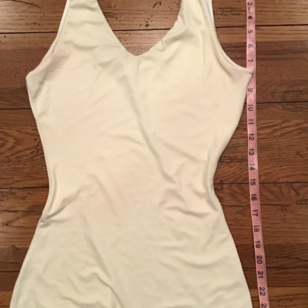💚3/$25 Medium size white fat free slimming tank top - Picture 5 of 6